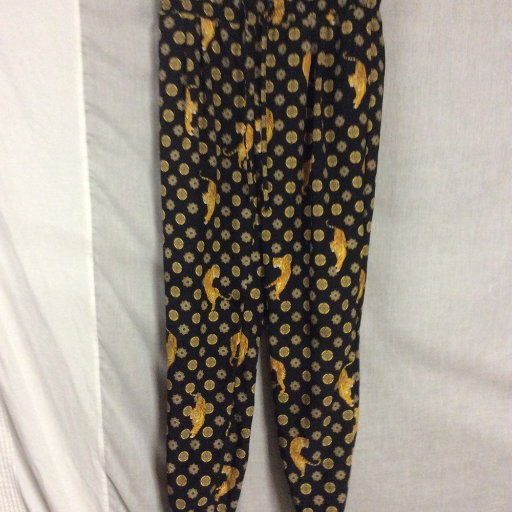 Zara Basic Tigger Cropped Pants - image 2